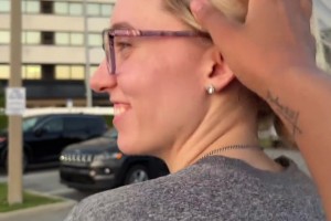 多希望这是我的手啊！你觉得佩奇是WNBA最美球员吗？